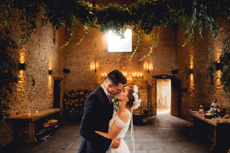 awesome kiss from groom at cripps